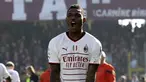 Penyerang AC Milan, Rafael Leao berselebrasi usai mencetak gol ke gawang Salernitana selama pertandingan lanjutan Liga Serie A Italia di stadion Arechi di Salerno, Italia, Rabu (4/1/2023). AC Milan menang tipis atas Salernitana dengan skor 2-1. (Alessandro Garofalo/LaPresse via AP)