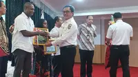 Yusharto Huntoyungo meninjau perkembangan inovasi di Provinsi Papua Barat, Rabu (6/3/2024). (Istimewa)