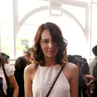 Sophia Mueller sendiri kini telah memiliki dua orang anak, dari pernikahan yang berbeda, saat ini, dia dikabarkan menjalin hubungan dengan Ariel NOAH. (Andy Masela/Bintang.com)