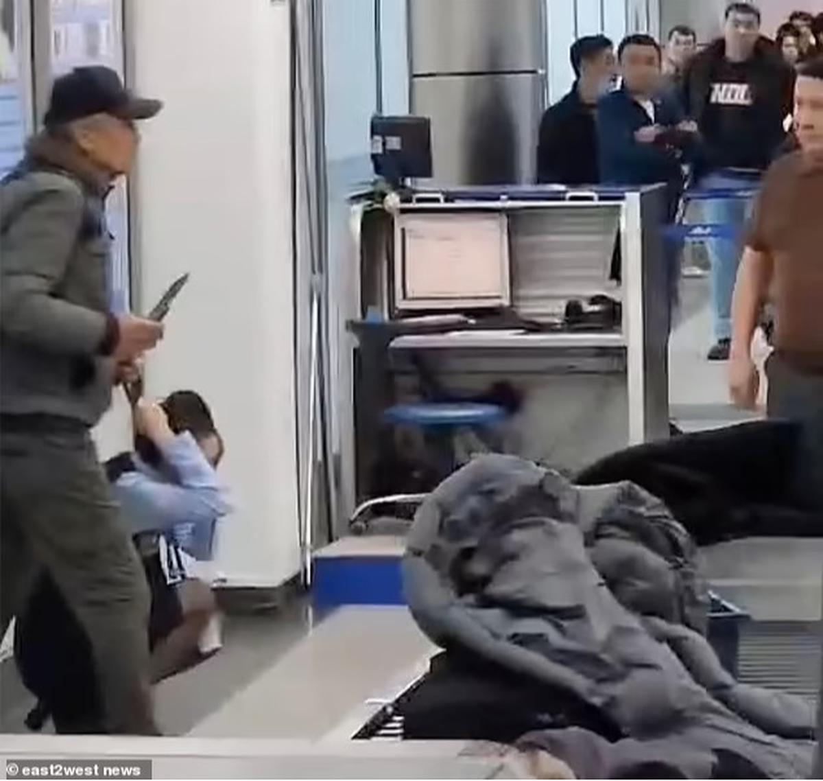 mantan petinju gagalkan penyanderaan di bandara kazakhstan