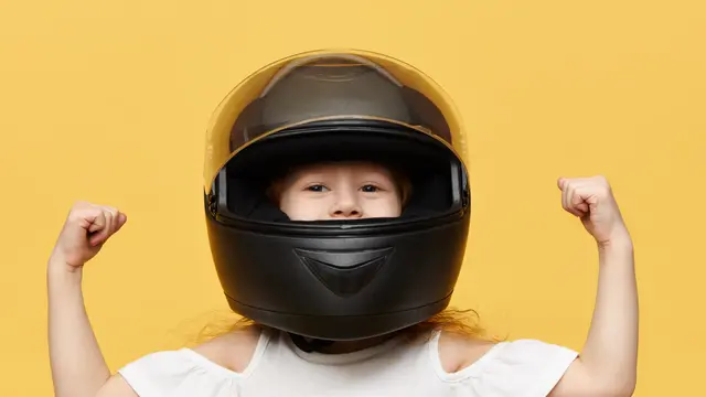 Gunakan Helm Khusus Anak