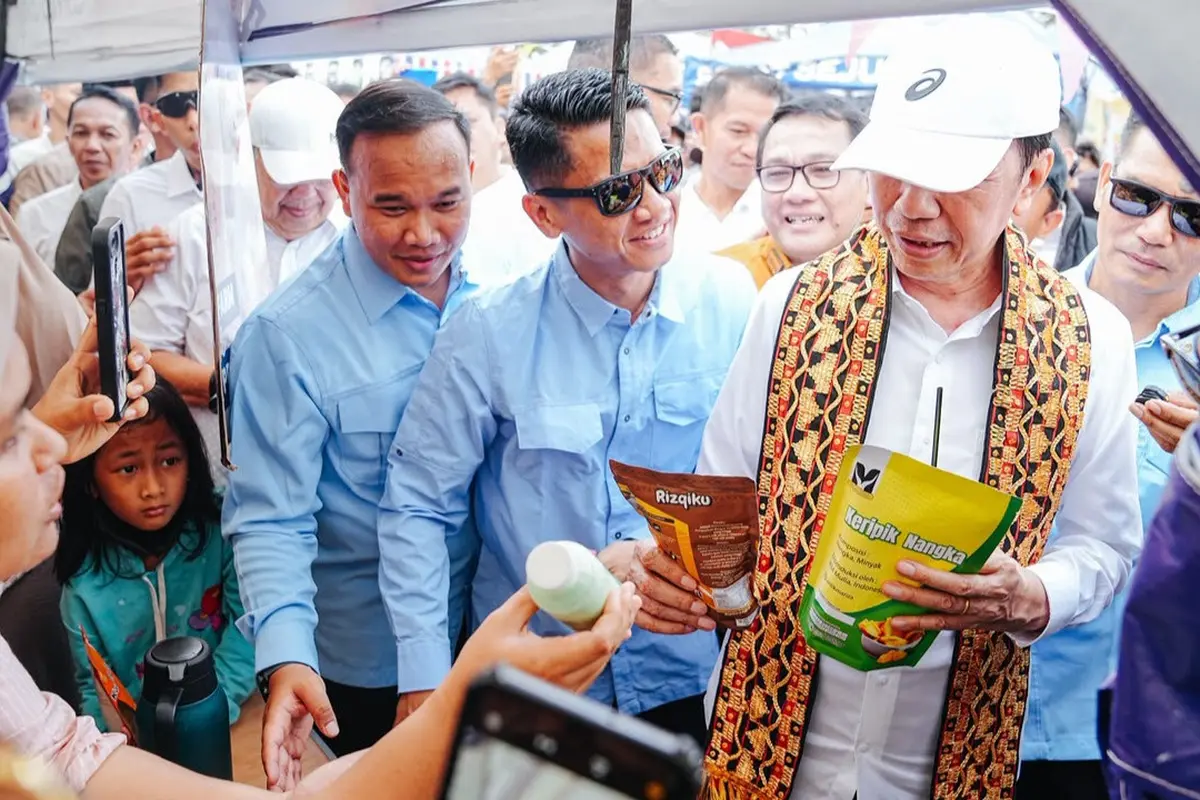 Presiden ke-7 RI, Joko Widodo (Jokowi), menutup rangkaian kunjungan dua harinya di Provinsi Lampung dengan blusukan ke sentra UMKM di Kecamatan Kotagajah, Kabupaten Lampung Tengah