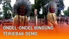 Pengamen ondel-ondel kerap lalu lalang setiap harinya di jalanan Jakarta. Jalan besar maupun gang sempit mereka lalui. Namun yang terjadi berikut ini justru jadi sorotan, lantaran ondel-ondel kebingungan.