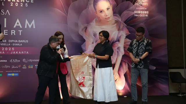 Konser Rossa 'Here I Am' hadirkan inovasi energi bersih dari sampah plastik (Dok/Fimela.com: Adrian Putra)