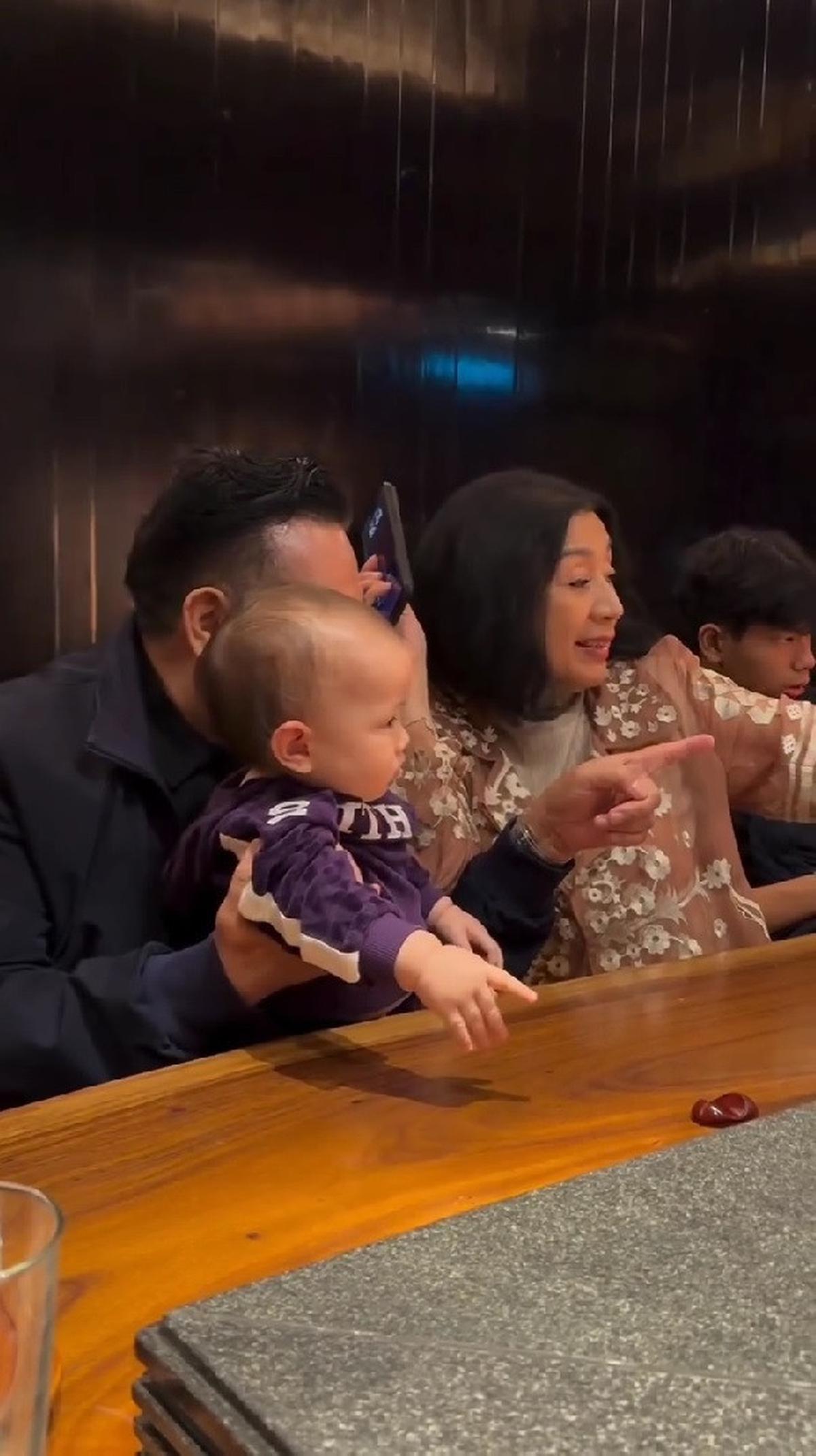 Potret Kyarra Anak Jessica Mila Main Bareng Kakek dan Neneknya, Aksi Lucu si Kecil Jadi Sorotan