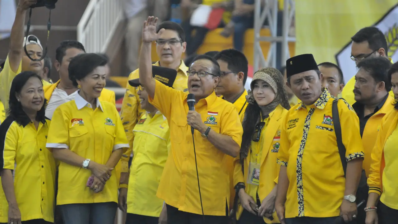 [FOTO] Aneka Ekspresi Jurkam Golkar Saat Kampanye di GOR Ciracas