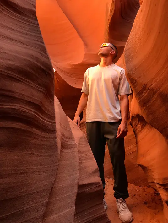 Dilansir dari Cosmopolitan, Younes sendiri kini tengah lburan di Meksiko bersama dengan teman-temannya. (instagram/younesbendjima)