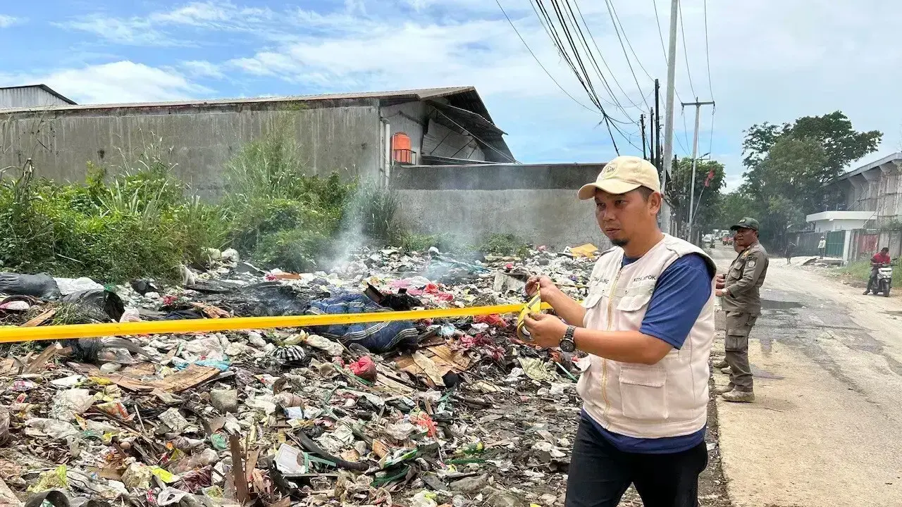 Tim Gabungan Kota Depok Segel TPS Liar Kavling DPR