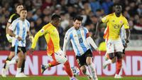 Aksi Lionel Messi&nbsp;dalam laga Kualifikasi Piala Dunia 2026 Zona Conmebol antara Argentina vs Kolombia, Rabu (11/6/2025). (AP Photo/Gustavo Garello)