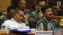 Menhan Ryamizard Ryacudu bersama Panglima TNI Marsekal TNI Hadi Tjahjanto rapat kerja dengan Komisi I DPR, Jakarta, Rabu (23/1). Rapat juga membahas pembahasan isu-isu aktual di bidang pertahanan keamanan. (Liputan6.com/JohanTallo)