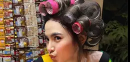 Mahalini Kenakan Daster Roll Rambut saat Ulang Tahun ke-26. [@mahaliniraharja]