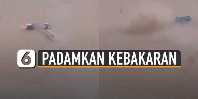 VIDEO: Aksi Sigap dan Keren Mobil Bantu Padamkan Kebakaran di Padang Pasir