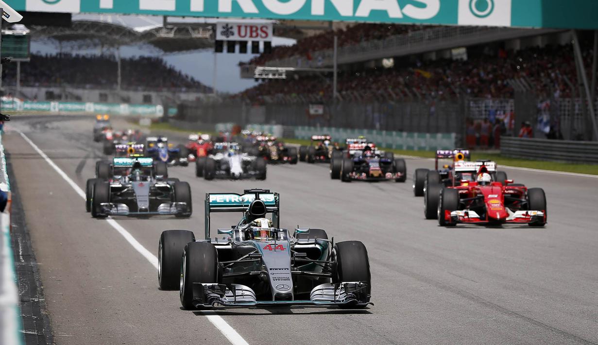 Lewis Hamilton memulai balapan di posisi terdepan (Reuters / POOL Livepic)