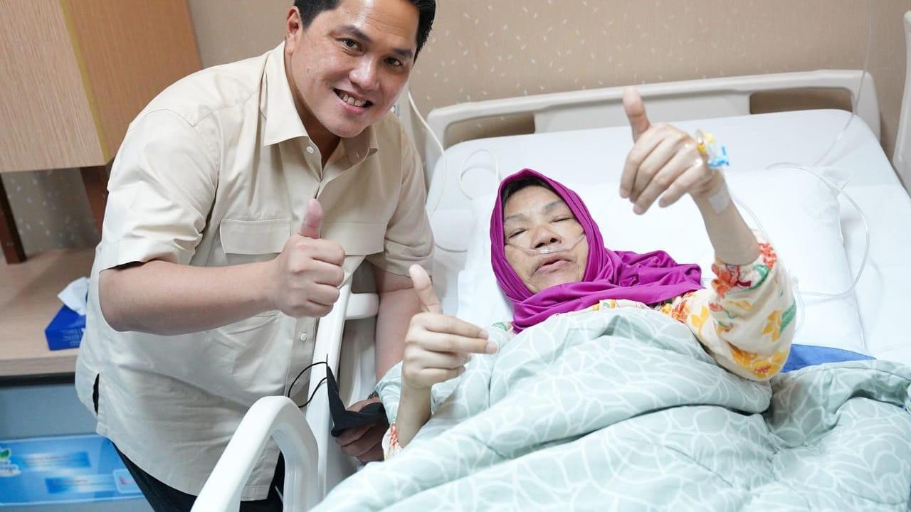 Menteri BUMN Erick Thohir menyempatkan diri menjenguk artis Dorce Gamalama.