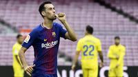3. Sergio Busquets (Gelandang) - Aktingnya yang pura-pura cedera saat Barcelona kontra Inter Milan pada 2010 itu membuatnya diberi gelar raja diving. Meme adegan ci-luk-ba pun menjadi viral dan melekat di gelandang Spanyol ini. (AFP/Jose Jordan)