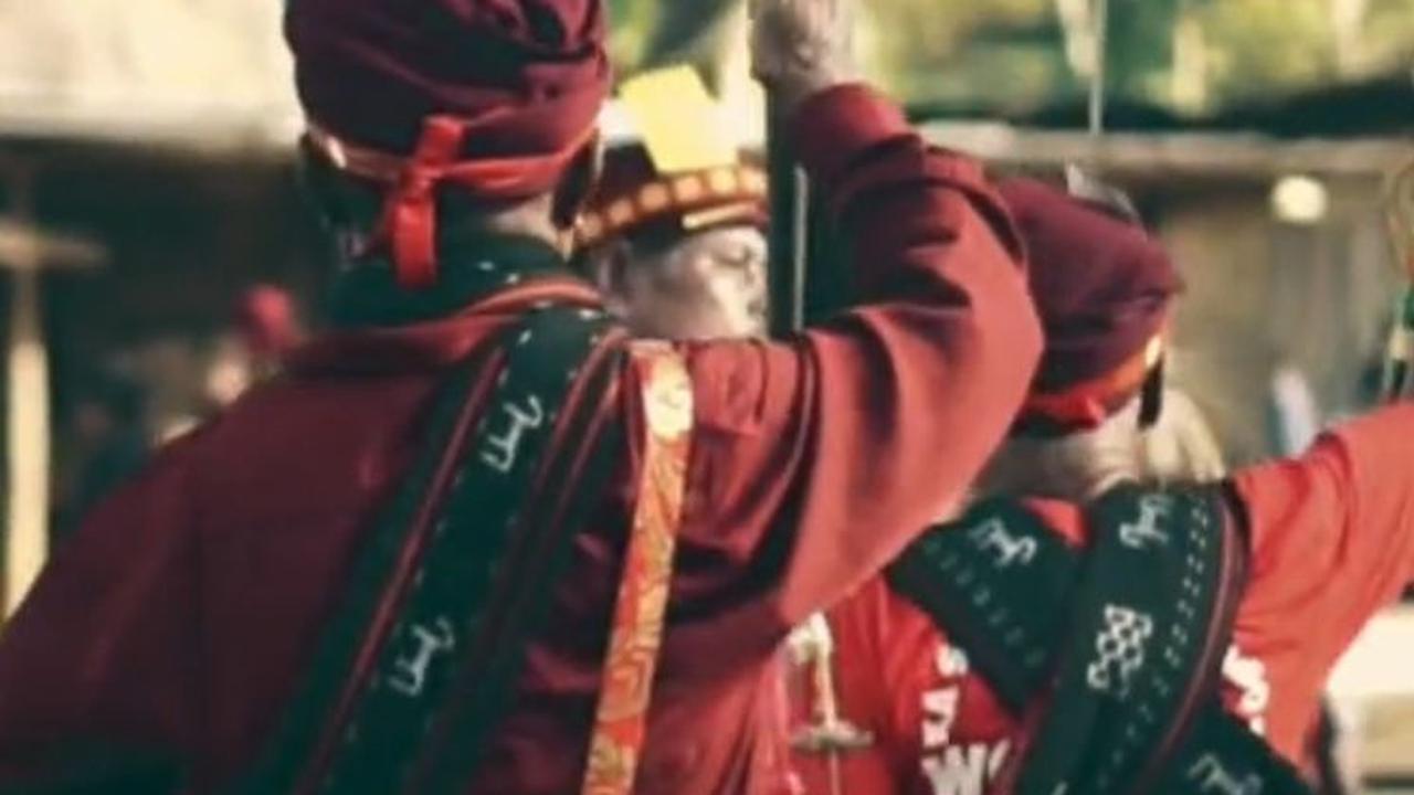 Momen Perpisahan Mahasiswa KKN UGM dengan Warga Desa di NTT Ini Viral, Bikin Haru