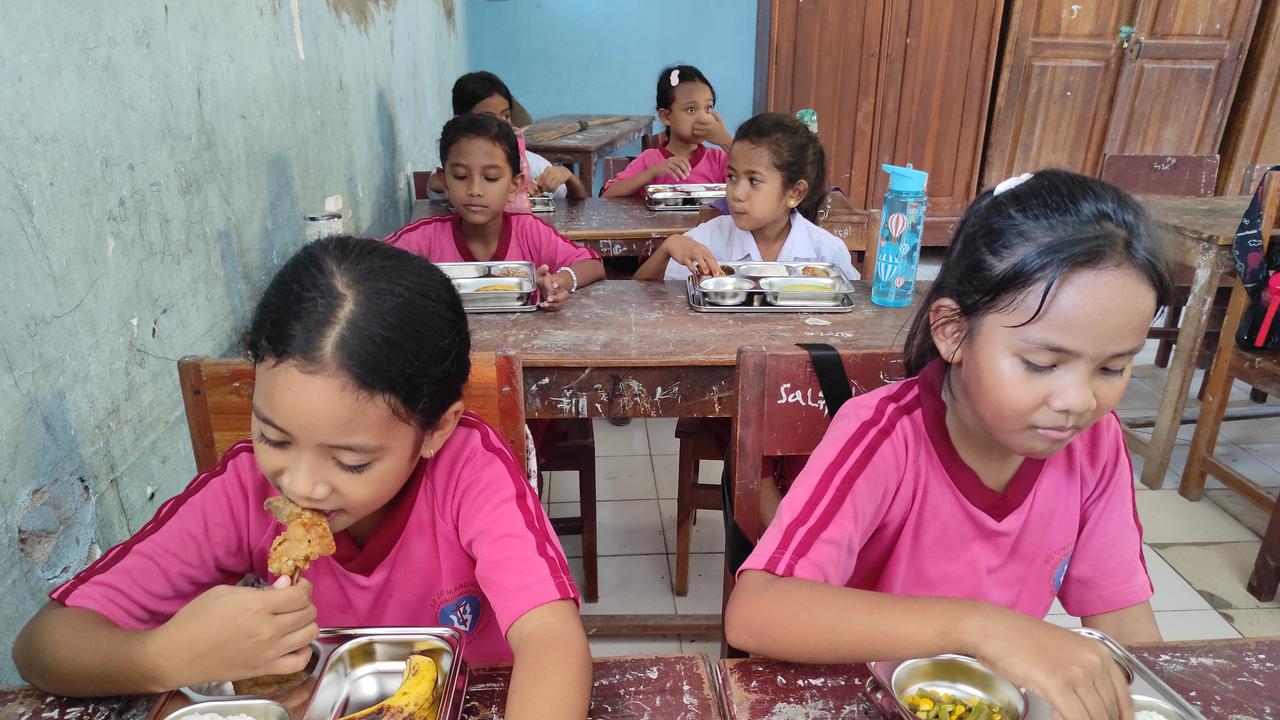 makan bergizi gratis di kupang