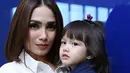 Setiap wanita umumnya ingin tampil cantik, meskipun tak semua memaknainya dengan hal yang sama. Seperti yang dilakukan oleh Ussy Sulistiawaty, karena bagi istri Andhika Pratama itu kecantikan selalu datang dari dalam diri.(Nurwahyunan/Bintang.com)