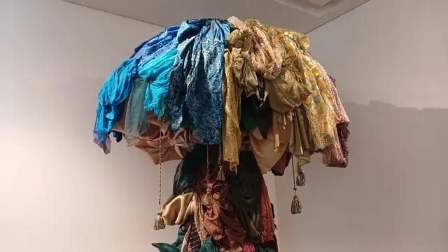 Fashion Installation Nusanova 2.0 "SEKAR JAGAT" karya Ivan Gunawan, (3/8/2026). (Liputan6.com/Nurri Indah)