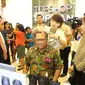 Demo kecantikan dan gaya rambut Korea Selatan menarik banyak minat pengunjung termasuk pejabat Indonesia.