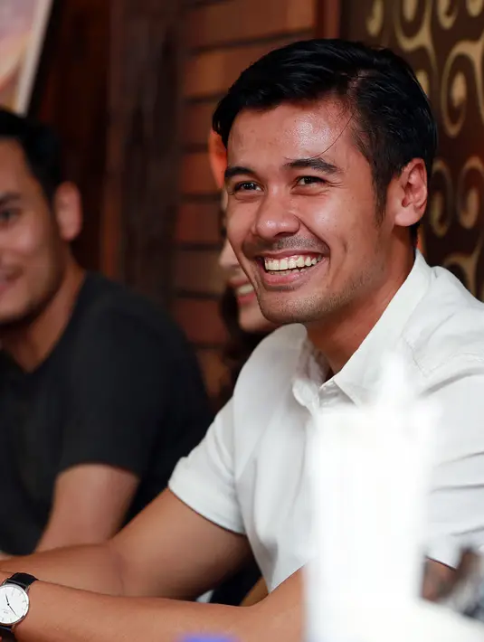 ‘Negeri Van Oranje’ bercerita tentang persahabatan lima mahasiswa asal Indonesia yang menuntut ilmu ke Belanda. Kisah pertemanan pun menjadi rumit karena diselingi bumbu percintaan. (Deki Prayoga/Bintang.com)