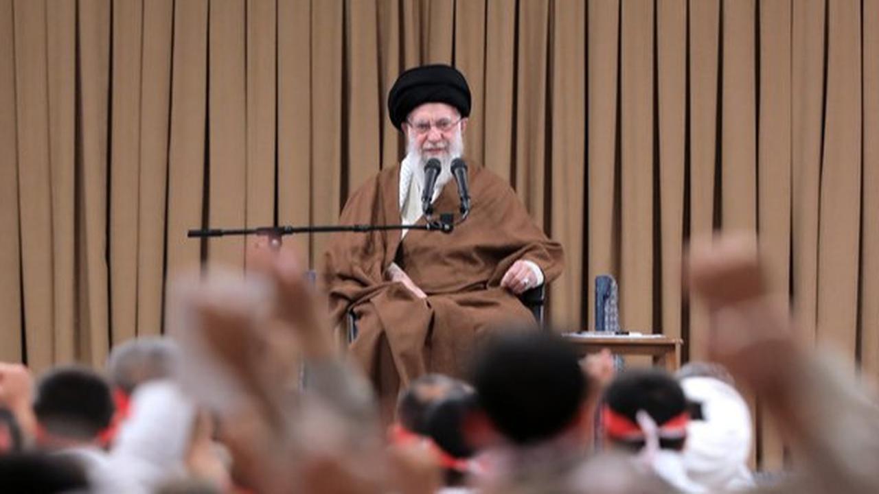 Iran Diserang, Ayatollah Ali Khamenei Janji Israel akan Dapat Balasan Menyakitkan & Keras