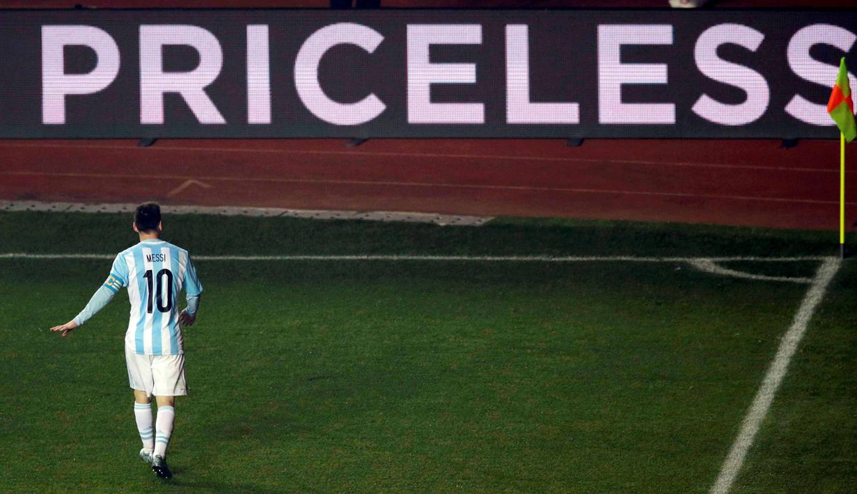 Striker Argentina, Lionel Messi, saat pertandingan semifinal Copa America 2015 antara Argentina melawan Paraguay di Estadio Municipal Alcaldesa Ester Roa Rebolledo, Concepcion, Cile, (30/6/2015). (Reuters/Jorge Adorno)