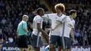 Para pemain Manchester United merayakan gol Anthony Martial (kiri) saat melawan Burnley pada lanjutan Premier League di Turf Moor Stadium, Burnley, Minggu (23/4/2017). MU menang 2-0.  (Martin Rickett/PA via AP)