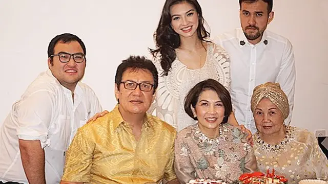 7 Potret Kebersamaan Raline Shah dan Ibunya yang Awet Muda