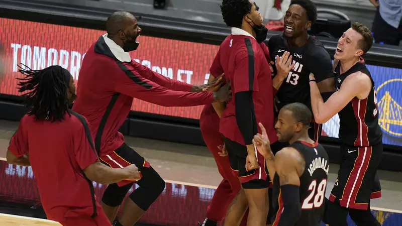 Hasil NBA : Buzzer Beater Adebayo Bantu Heat Sikat Nets