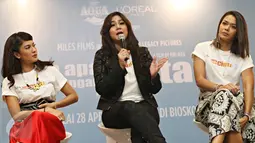 Sissy Pricillia (tengah) memberikan komentar saat konferensi pers AADC2 di Jakarta, Senin (15/2/2016). Rencananya AADC 2 mulai tayang di bioskop mulai 28 April 2016. (Liputan6.com/Immanuel Antonius)