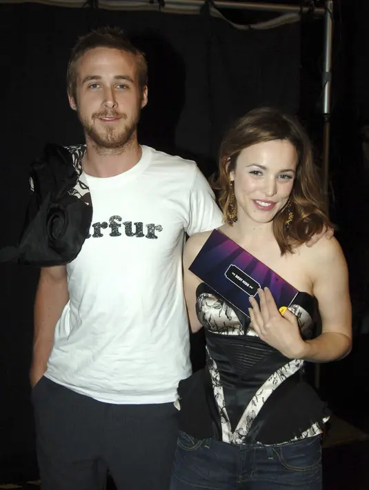 Dilansir dari Elle, Ryan Gosling dan Rachel McAdams bertemu tahun 2004. Mereka putus nyambung hingga pertengahan 2007. Keduanya benar-benar putus pada 2008. (Getty Images/Elle)