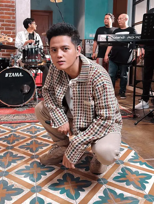 Stevan Pasaribu merupakan putra bungsu dari dua bersaudara. Ia memiliki kakak bernama Nensy Pasaribu. (FOTO: instagram.com/stevan_pasaribu/)