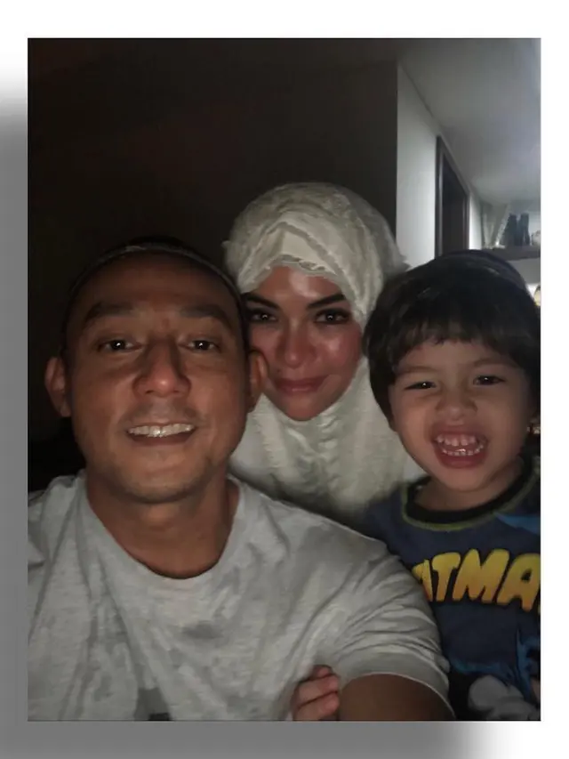 [Bintang] Nikita Mirzani dan Dipo Latief