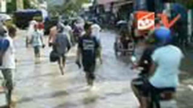 Banjir merendam beberapa infrastruktur di Kota Majene, Sulbar. Hujan deras dan banyaknya sampah di sungai menjadi penyebab utama. 