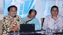 Efendi Simbolon  (kiri) menilai Jokowi telah melanggar undang-undang minerba saat diskusi diskusi bertajuk “Adakah Harapan di Tengah Oligarki Pengelolaan Migas” di Cikini, Jakarta, (8/5/2015). (Liputan6.com/Helmi Afandi)