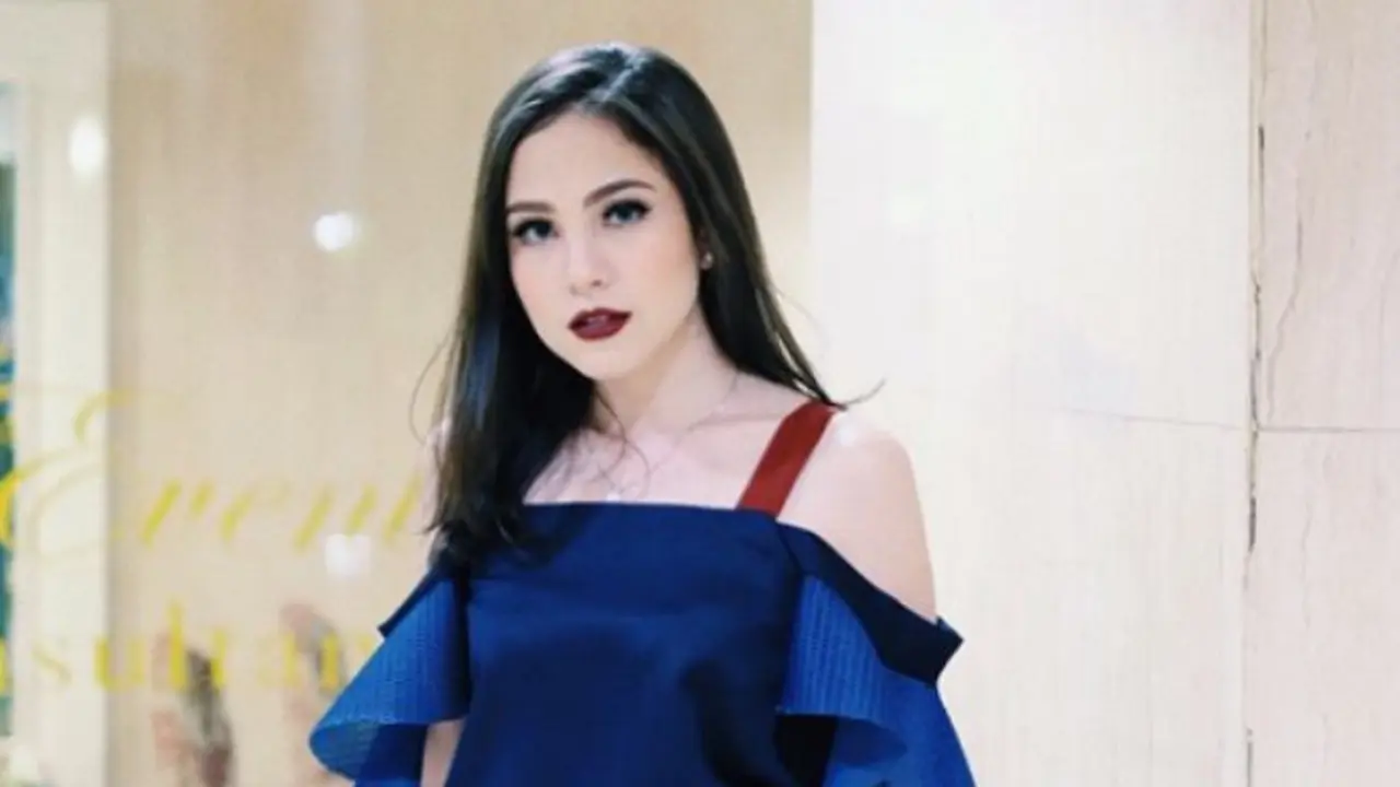 Pakai Lipstik Gelap Jadi Super Seksi, Intip Potret Paola Tambunan, Beauty Influencer Secantik Princess