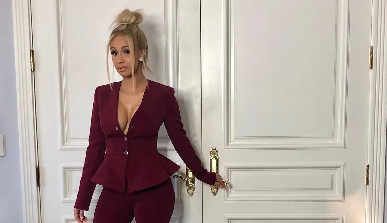 Cardi B akan merilis albumnya sebentar lagi. Namun netizen malah menggunjing soal gosip kehamilannya. (instagram/cardib)