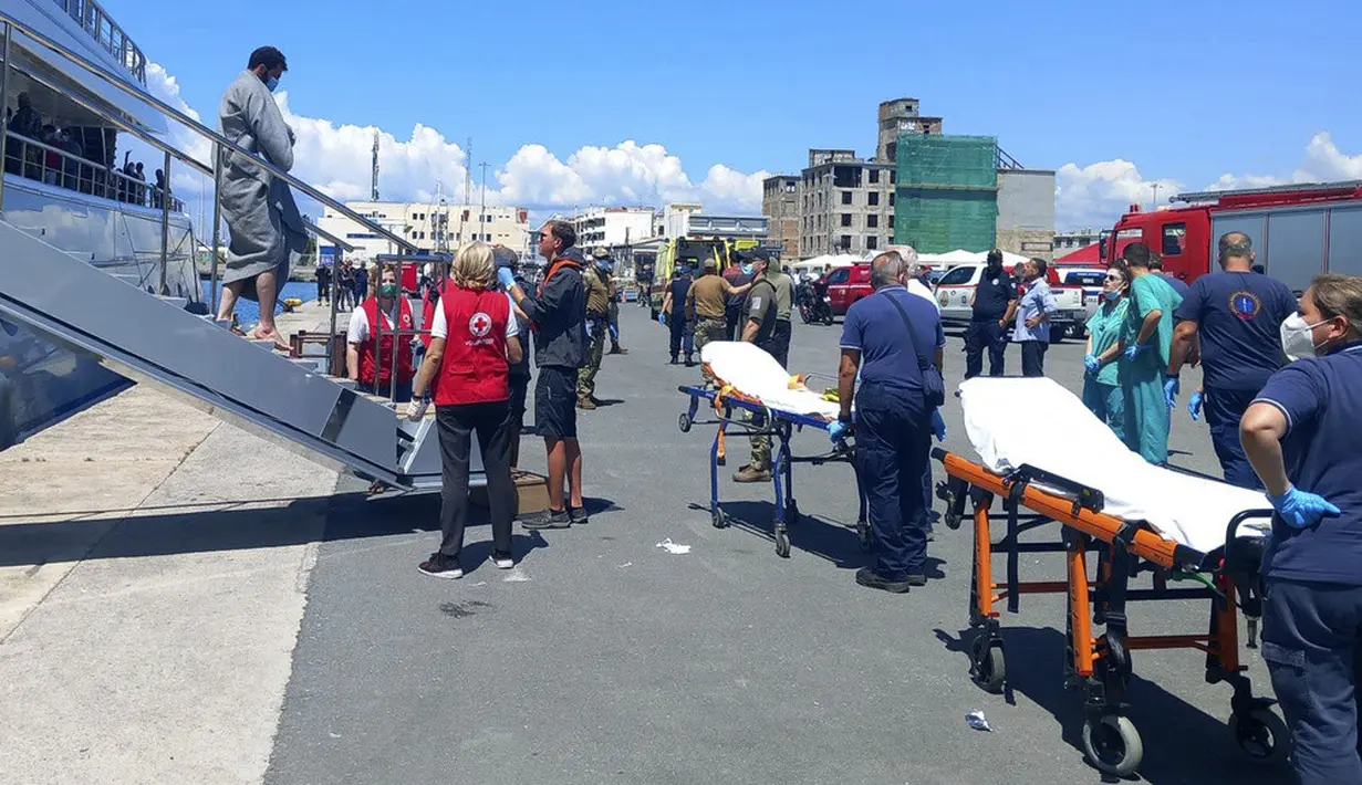<p>Kapal yang ditumpangi para imigran tersebut diduga mengalmi kelebihan muatan dan terbaik lalu tenggelam di laut terbuka dekat Yunani. (www.argolikeseidhseis.gr via AP)</p>