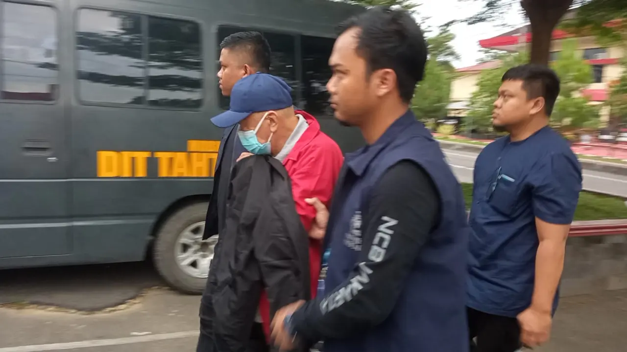 Adil Anwar alias atek