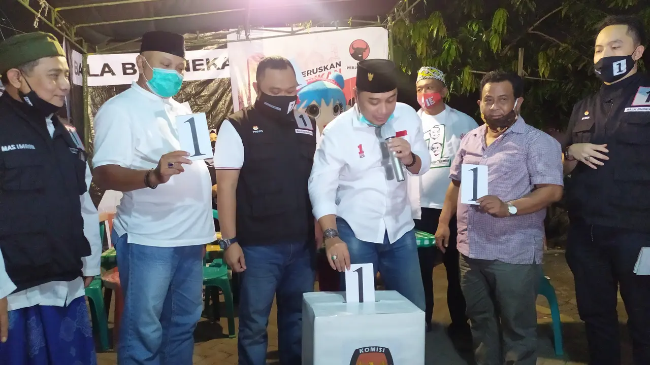 Calon Wali Kota Surabaya Eri Cahyadi menyampaikan sejumlah program dan visi misinya kepada emak-emak relawan Bala Bhinneka.