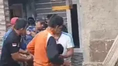 Geger Pria Diduga ODGJ Ngamuk Bakar Motor di Sukabumi