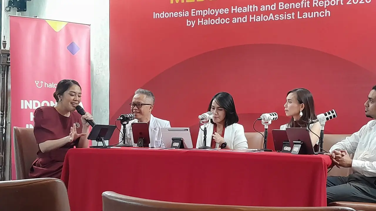 Chief of Medical Halodoc, dokter Irwan Heriyanto (kedua dari kiri) mengungkapkan penyakit yang banyak mendera karyawan berdasarkan usia dan jenis kelamin.