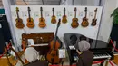 Deretan alat musik yang akan dilelang terbuka dipamerkan pada acara Badan Pemulihan Aset (BPA) Kejaksaan Agung Fair 2026 di Jakarta, Kamis (21/5/2026). (merdeka.com/Arie Basuki)