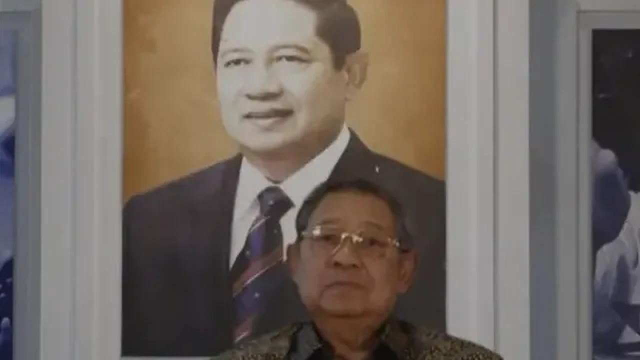 Presiden keenam RI Susilo Bambang Yudhoyono (SBY) membicarakan mitos-mitos terhadap Indonesia. Mitos itu terkait pribumi malas, sampai negara harus memilih antara ekonomi dan stabilitas demokrasi, serta keamanan nasional dengan kebebasan.