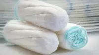 Wanita Muda Dipaksa Telan Tampon Berisi Darah Menstruasi