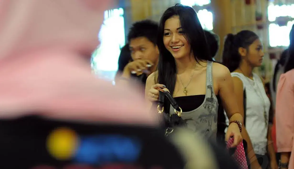 Audisi Miss Celebrity (Micel) 2014 berlanjut di kota Manado. Di Mall Manado Town Square, gadis-gadis cantik tampak mengantri mendaftar (Liputan6.com/Faisal R Syam) 