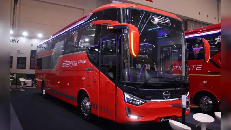 Hino serahkan 3 unit bus terbaru ke Perusahaan Otobus