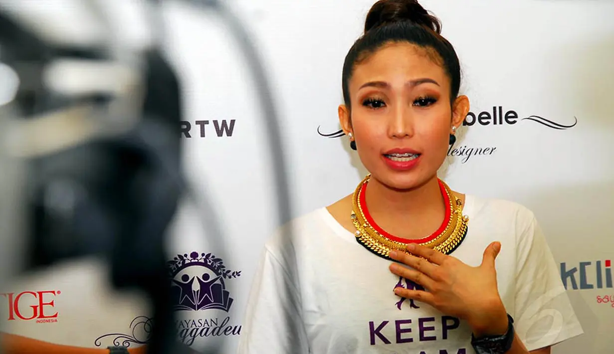 Keinginan Ayu Dewi mendirikan yayasan sudah ada sejak Ayu memiliki anak. Namun, keinginan tersebut sampai sekarang belum terlaksana (21/5/14) (Liputan6.com/Miftahul Hayat)