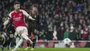 Satu gol ditambah Arsenal pada babak kedua. Jorginho mencatatkan namanya di papan skor lewat eksekusi penalti. (AP Photo/Kin Cheung)